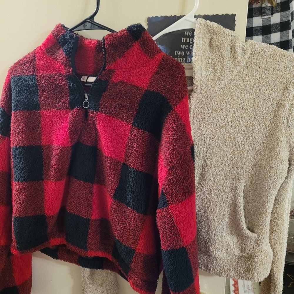 2 Junior's Crop Hoodies. Size XS & S. LIKE NEW!